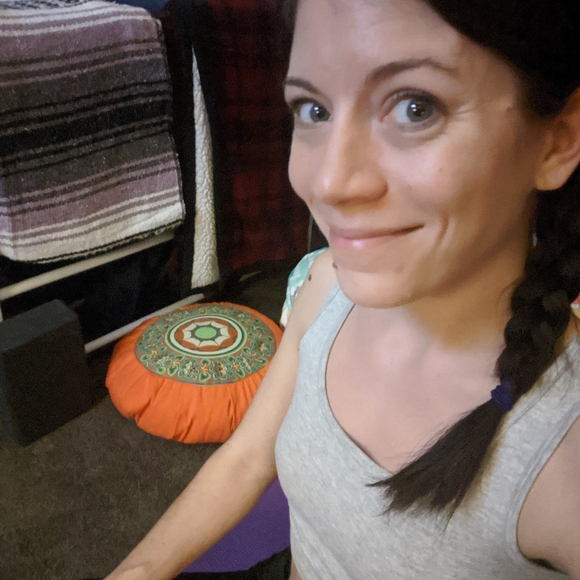 Meet your Posher, Kelly - Picture 2 of 2